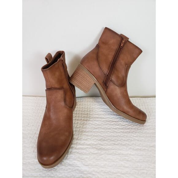 BareTraps Brown Ankle Boots - Picture 1 of 7